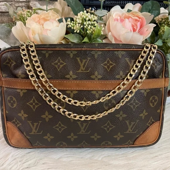 Authentic Louis Vuitton Compiegne 28 Monogram Shoulder Bag - Picture 7 of 12